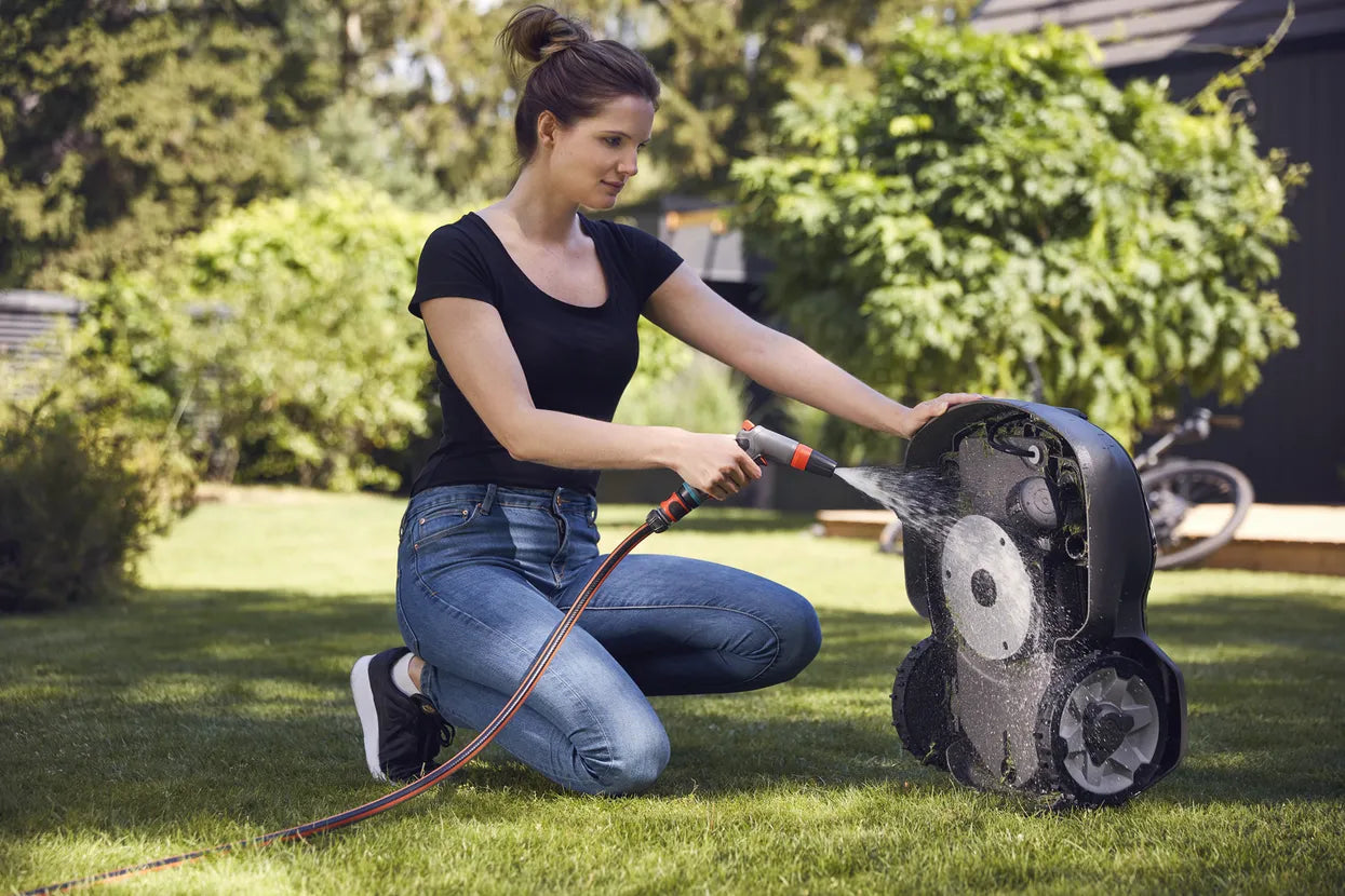 Husqvarna Automower® 305 - MorgansMachinery