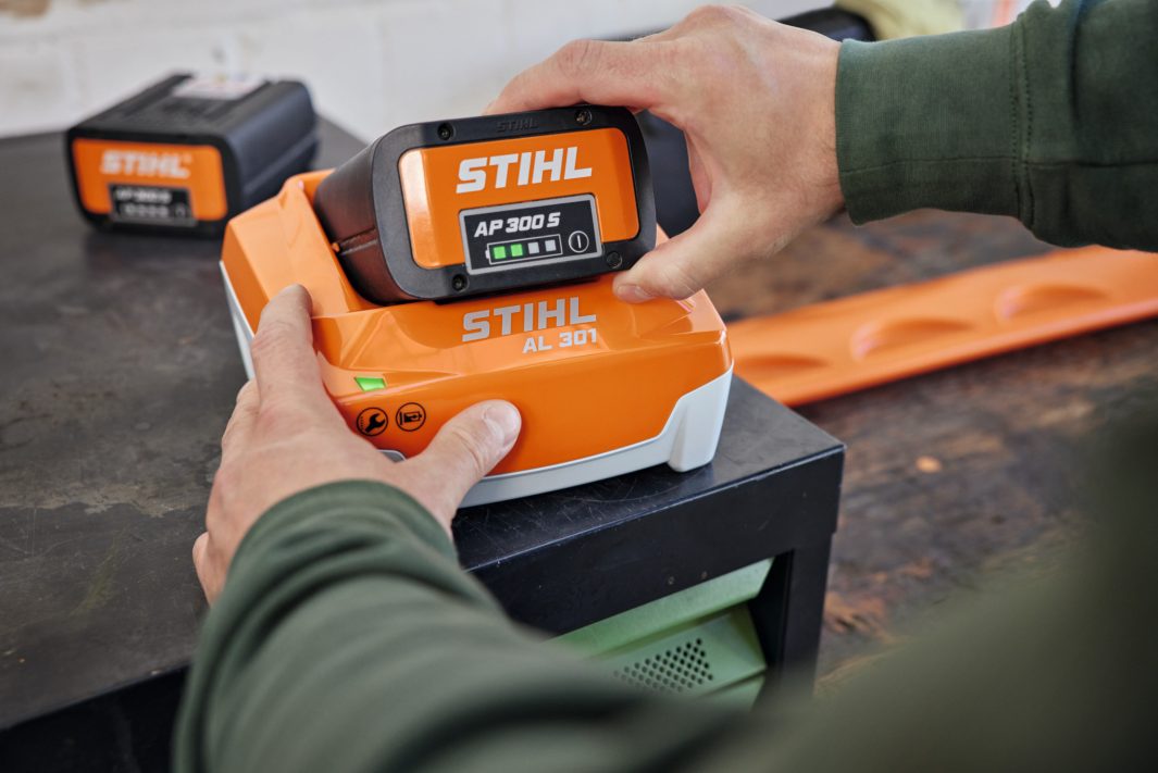 Stihl AL301 Quick Charger - MorgansMachinery