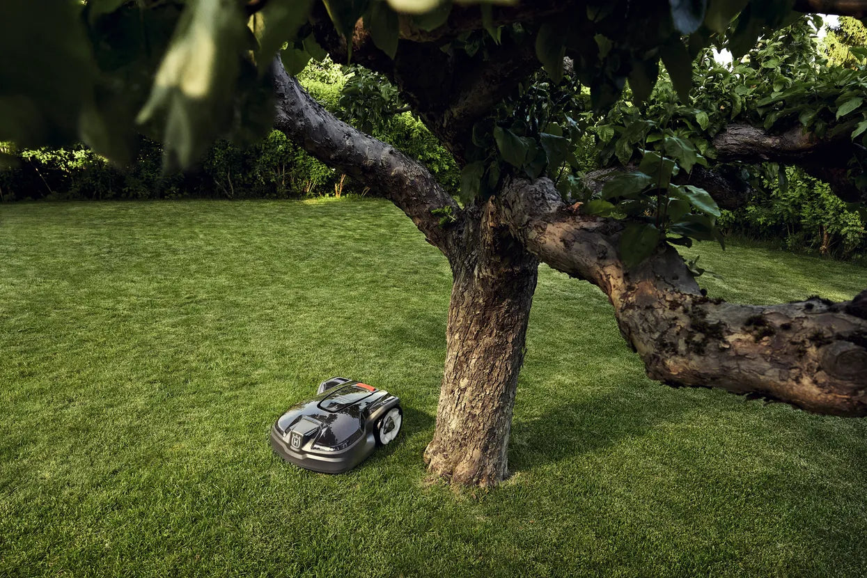 Husqvarna Automower® 305 - MorgansMachinery