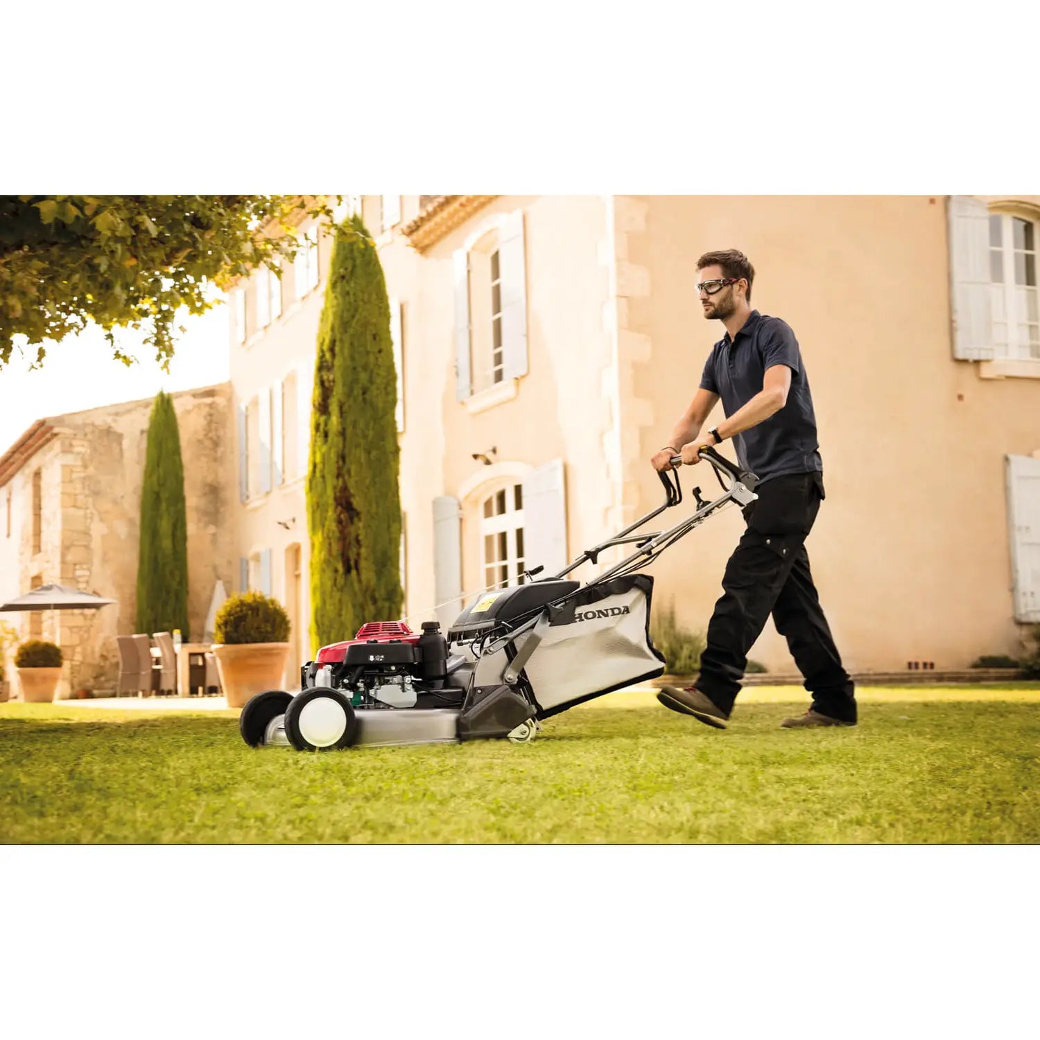 Petrol lawn mower with rear roller deals
