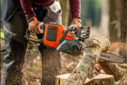 Husqvarna 225i cordless battery chainsaw
