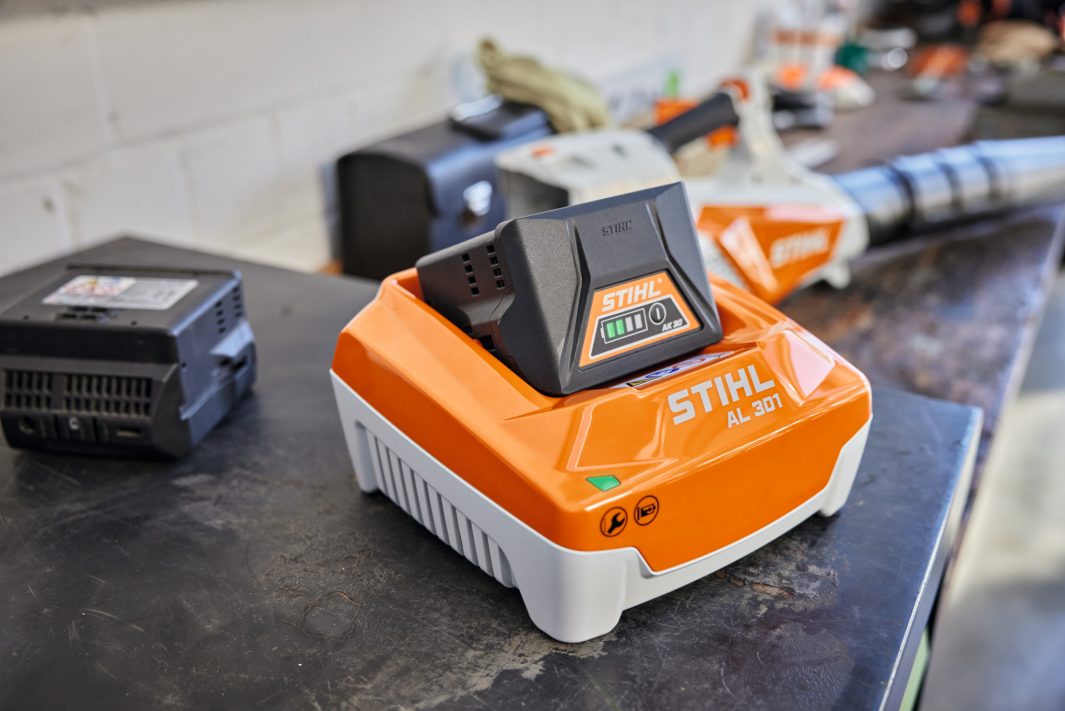 Stihl AL301 Quick Charger - MorgansMachinery