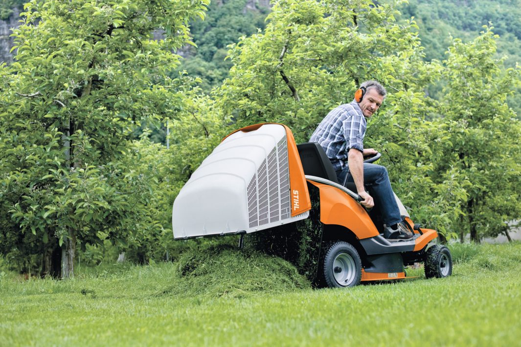 Stihl RT 4082 Petrol Ride On Lawn Mower